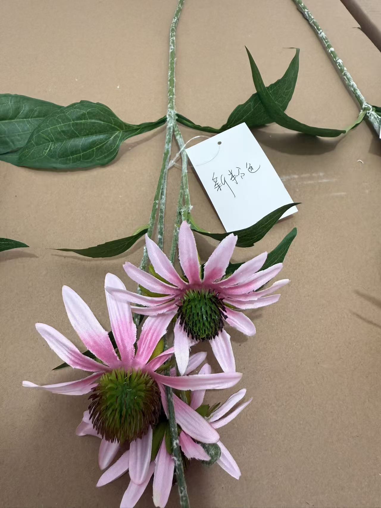 Fleur de pomme de pin 27" nouveau rose